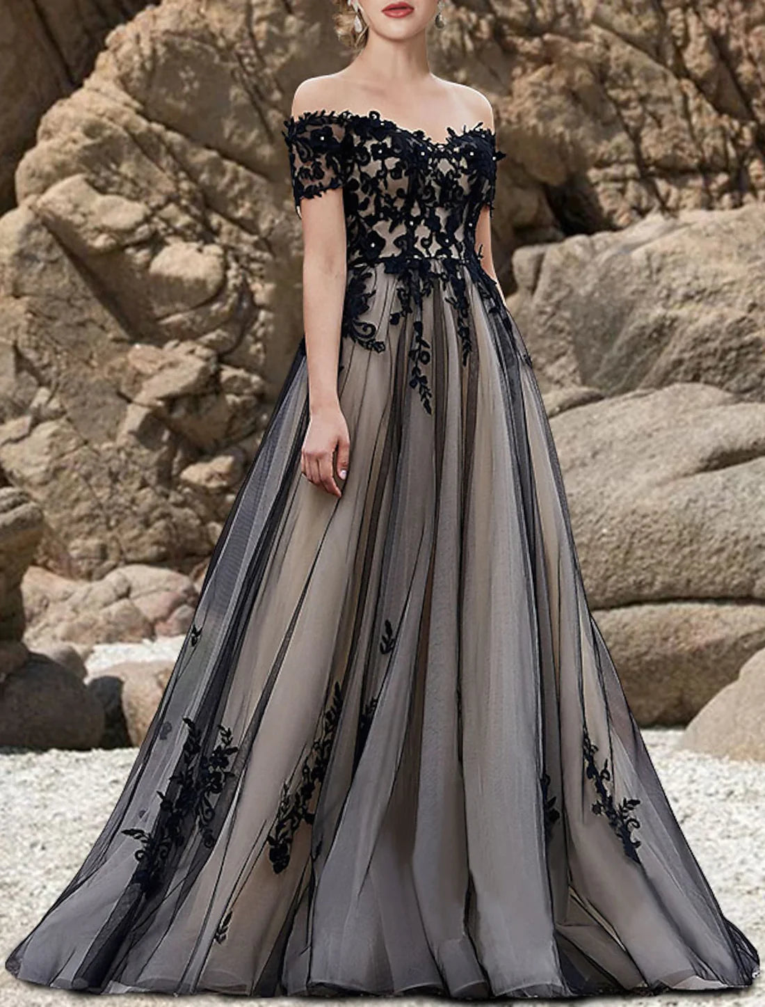 Luolandi Engagement Gothic Wedding Dresses in Color Formal Wedding Dresses A-Line Off Shoulder Short Sleeve Sweep / Brush Train Lace Bridal Gowns With Appliques