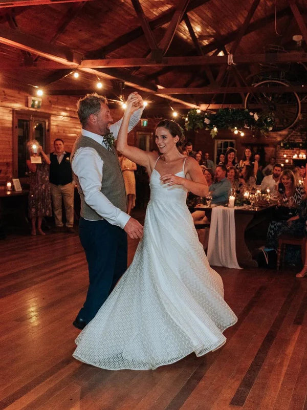 Luolandi Simple A-line Spaghetti Straps V-Neck Floor Length Wedding Dresses