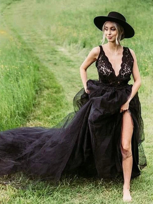 Luolandi Marvelous Black V-Neck Backless Ball Gown Wedding Dresses Tulle Knit Bridal Gowns Sexy