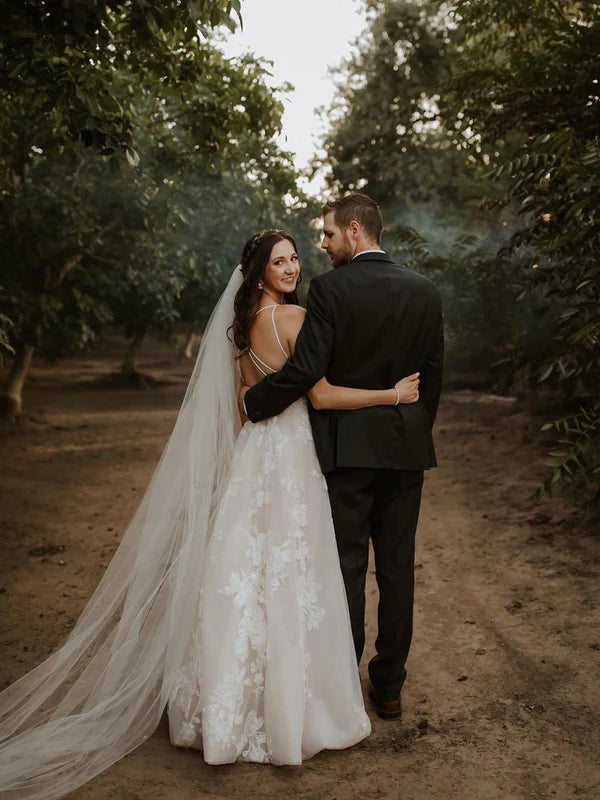 Luolandi Elegant Appliqued Spaghetti Straps V-Neck Backless A-line Wedding Dresses Beautiful