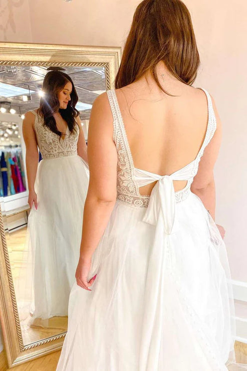 Luolandi Charming Lace V-Neck Backless A-Line Tulle Wedding Dress Floor Length Bridal Gown