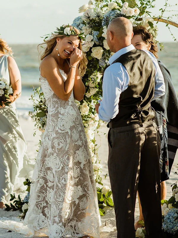 Luolandi A-Line Lace Backless V-Neck Spaghetti Straps Wedding Dress Charming