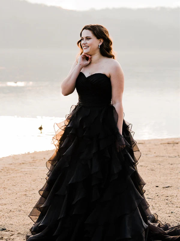 Luolandi Unique Sweetheart Black Wedding Dresses Tulle Tiered A-line Bridal Gown Off Shoulder Charming