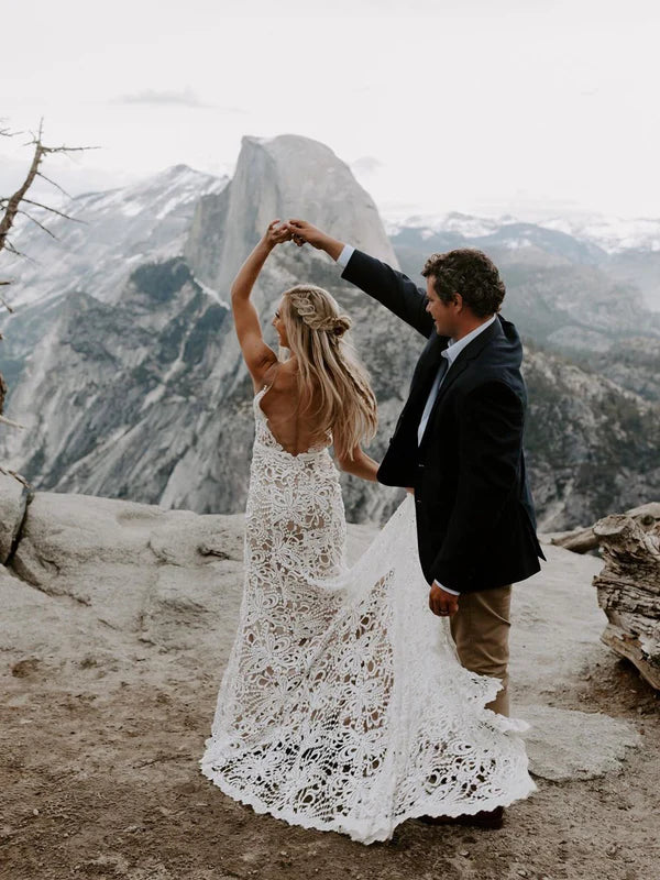 Luolandi Simple Lace Backless V-Neck Sheath with Sweep Train Wedding Dress Elegant