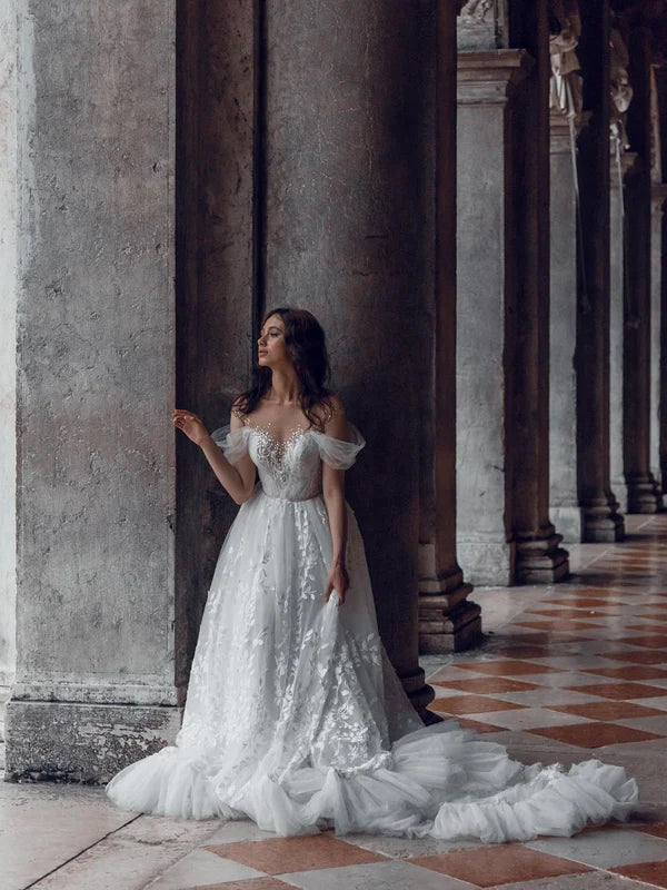 Luolandi Delicate Appliques Tulle Modified Sweetheart Neckline Wedding Dresses Charming Bridal Gown