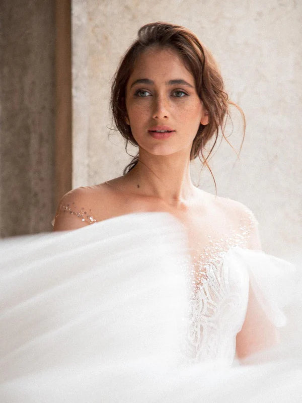 Luolandi Delicate Appliques Tulle Modified Sweetheart Neckline Wedding Dresses Charming Bridal Gown