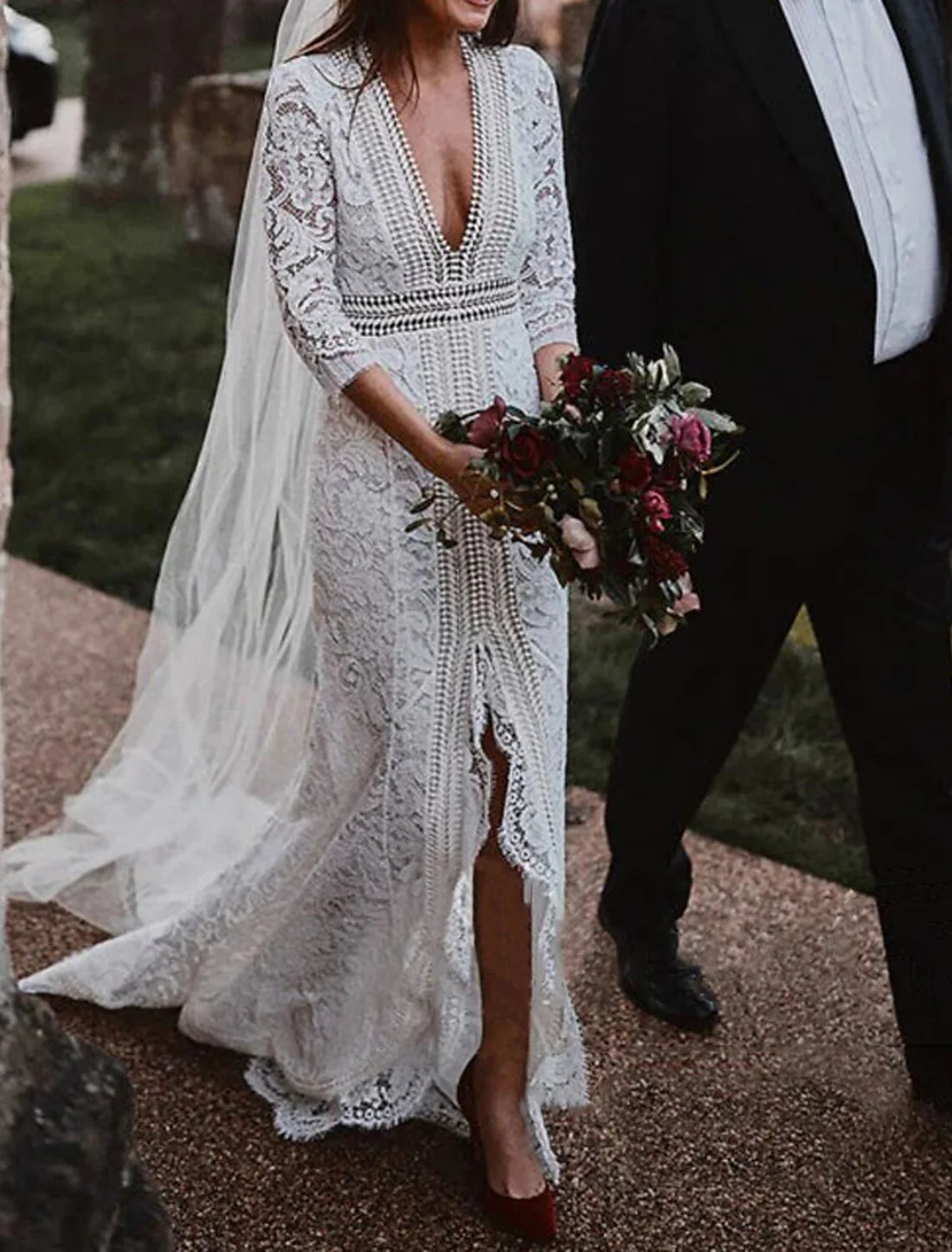 Luolandi Beach Boho Wedding Dresses Mermaid / Trumpet V Neck 3/4 Length Sleeve Court Train Lace Bridal Gowns With Appliques Split Front Elegant