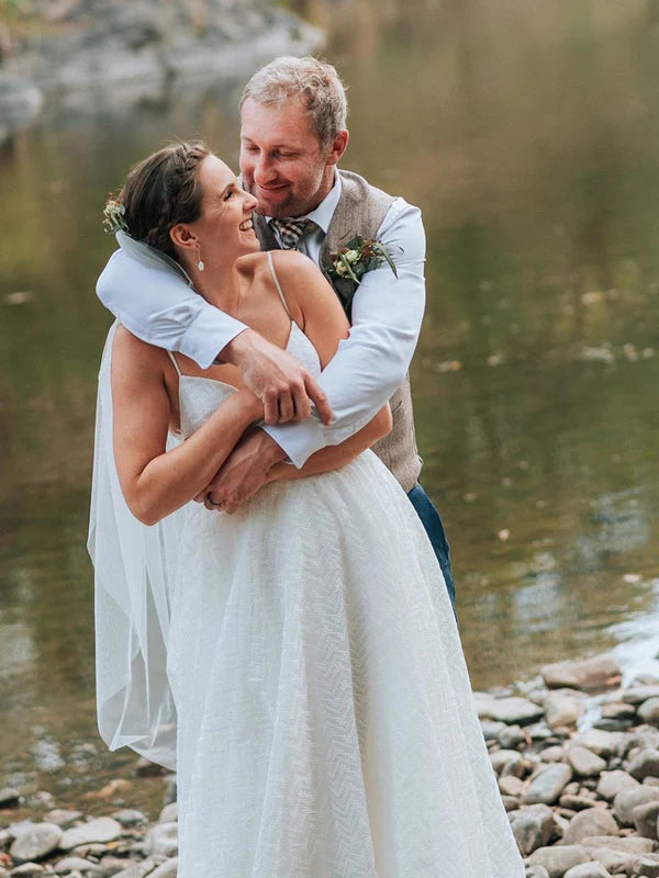 Luolandi Simple A-line Spaghetti Straps V-Neck Floor Length Wedding Dresses