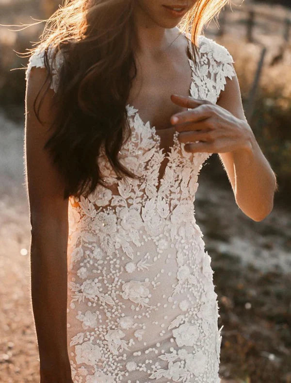 Luolandi Beach Wedding Dresses Mermaid / Trumpet V Neck Cap Sleeve Court Train Lace Bridal Gowns With Appliques Open Back