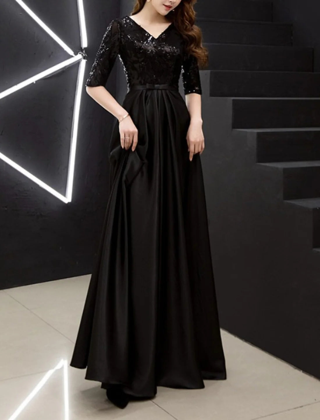 Luolandi Sheath / Column Mother of the Bride Dress Party Sparkle & Shine Petite V Neck Floor Length Satin Half Sleeve with Bow(s) Pleats Sequin Evening Dress