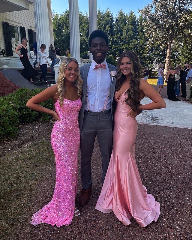 Luolandi Sparkly Mermaid Scoop Neck Pink Sequin Long Prom Dresses Charming Evening Party Dress