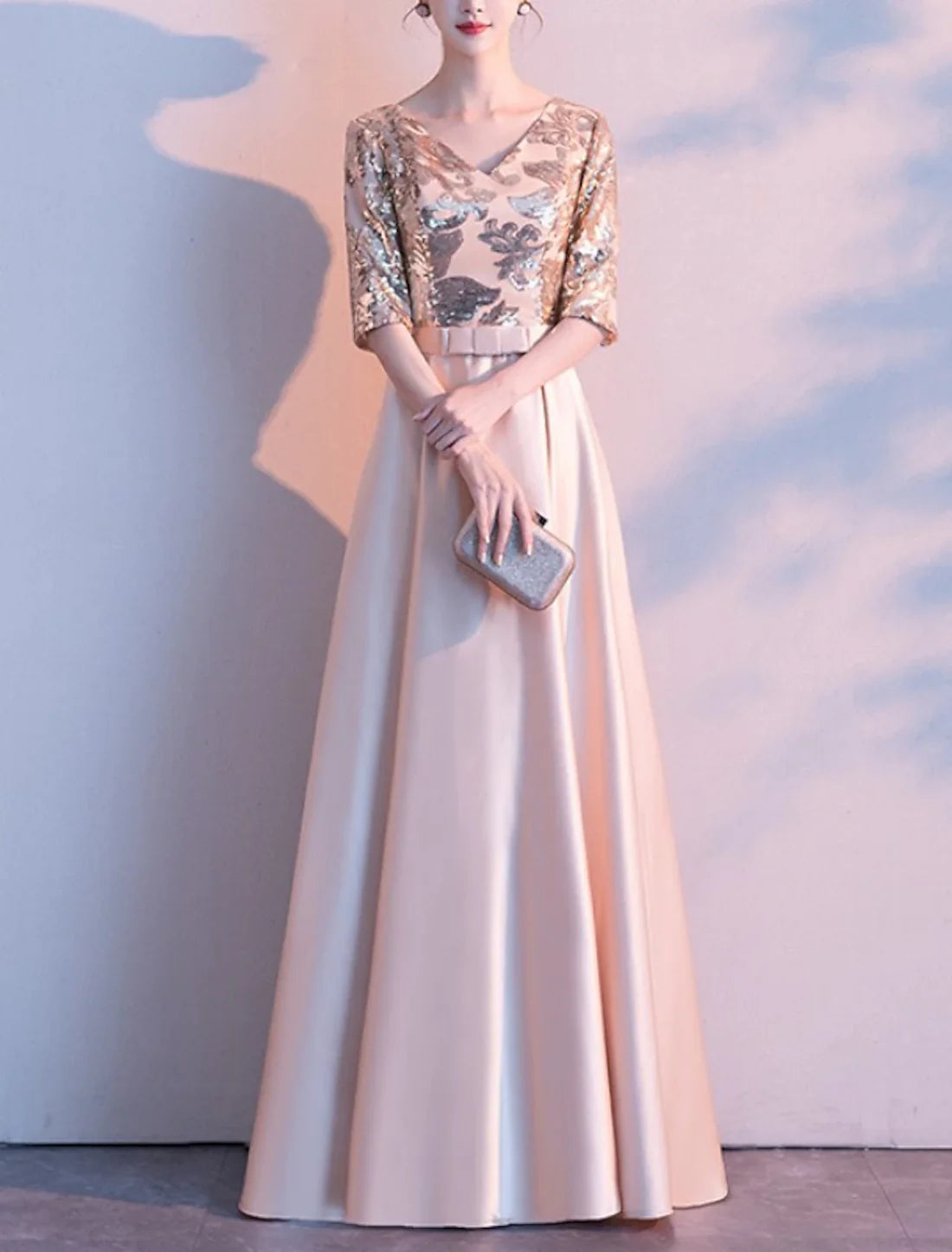 Luolandi Sheath / Column Mother of the Bride Dress Party Sparkle & Shine Petite V Neck Floor Length Satin Half Sleeve with Bow(s) Pleats Sequin Evening Dress