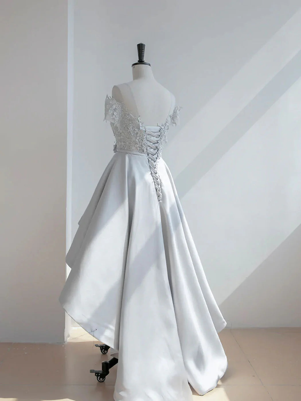 Luolandi A Line Scoop Neckline High Low Lace Prom Dresses Homecoming Dresses Formal Dress Cocktail Dress