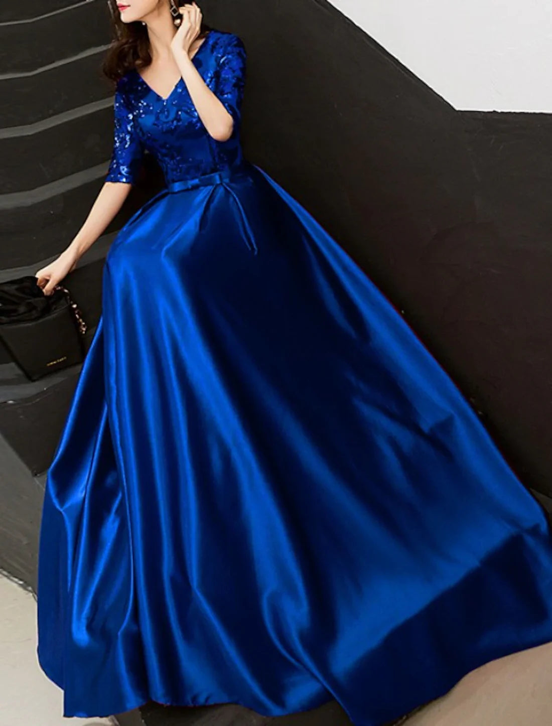 Luolandi Sheath / Column Mother of the Bride Dress Party Sparkle & Shine Petite V Neck Floor Length Satin Half Sleeve with Bow(s) Pleats Sequin Evening Dress