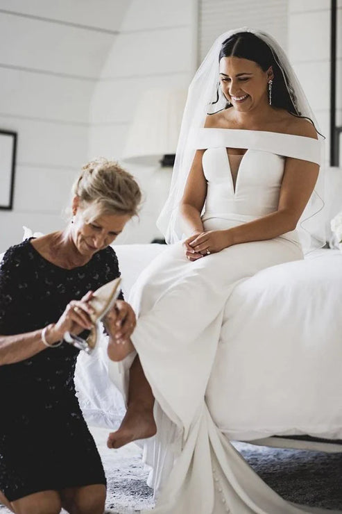 Luolandi Mermaid Off the Shoulder Lace-Up Satin Wedding Dresses Off Shoulder Sexy