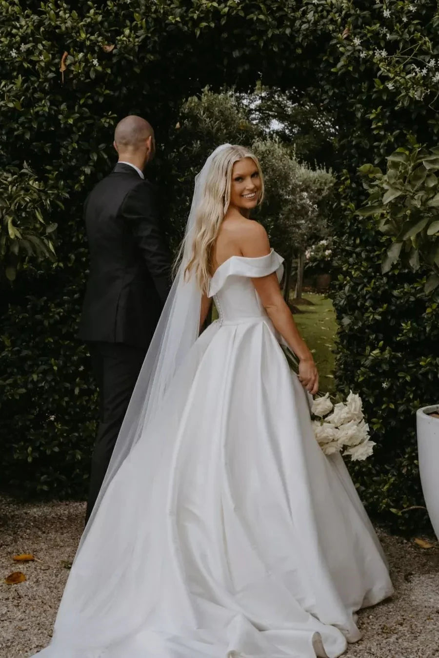 Luolandi A Line Wedding Dress Off The Shoulder Satin Bridal Dress Floor Length Solid Color Simple Bridal Gown