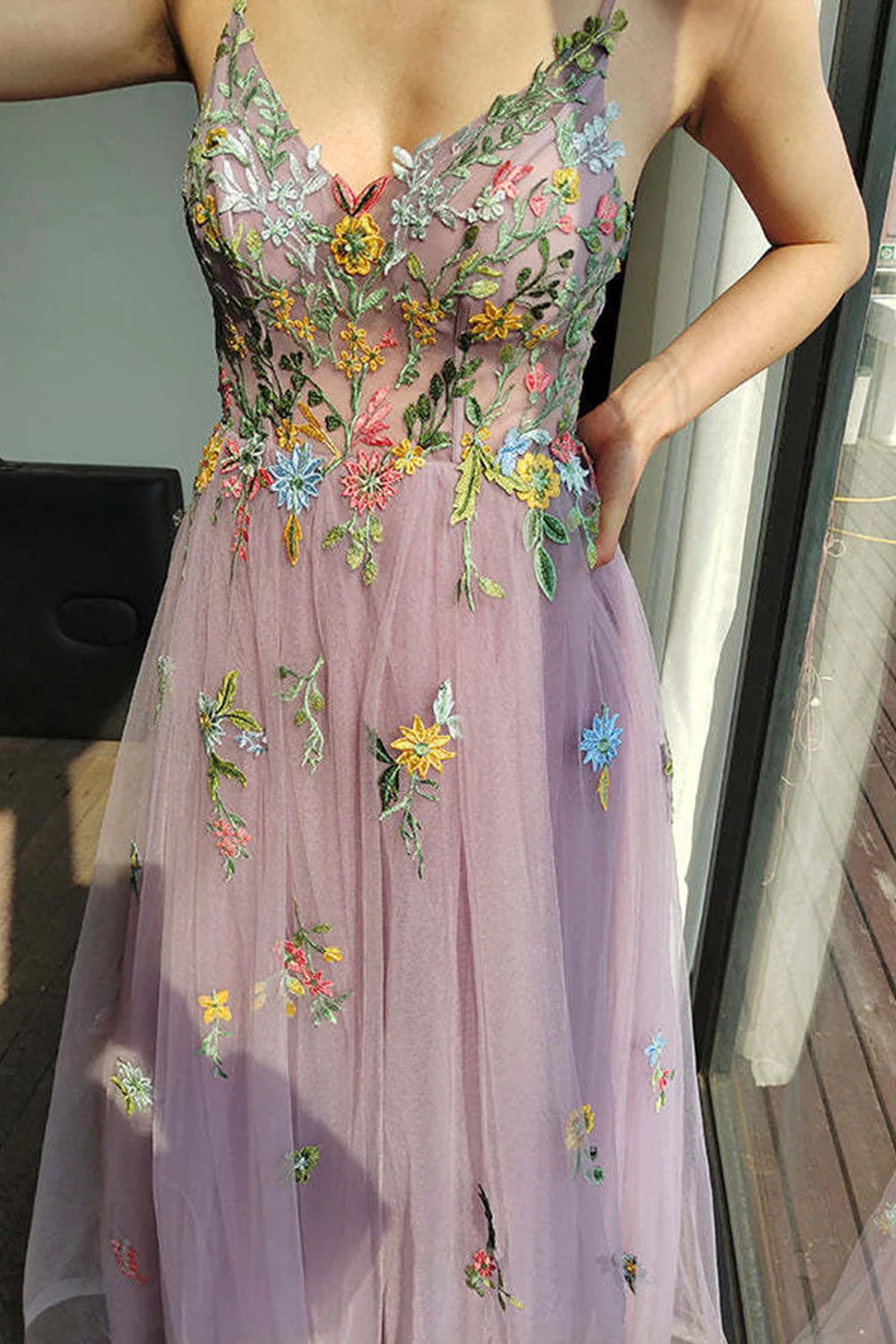 Luolandi Lilac A-Line Spaghetti Straps Long Prom Dress With Appliques V-neck With Flowers