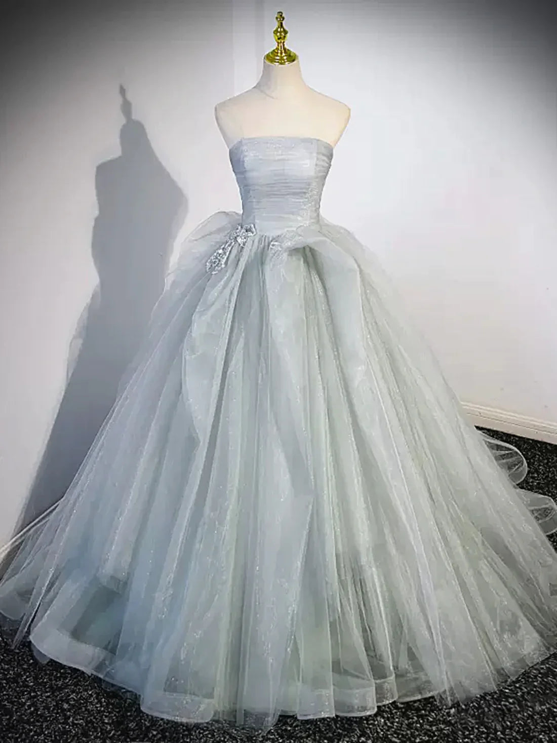 Luolandi Elegant Tulle Strapless A-Line Prom Dress Ball Gown Off Shoulder Floor Length Charming