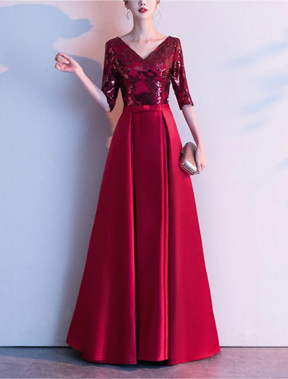 Luolandi Sheath / Column Mother of the Bride Dress Party Sparkle & Shine Petite V Neck Floor Length Satin Half Sleeve with Bow(s) Pleats Sequin Evening Dress