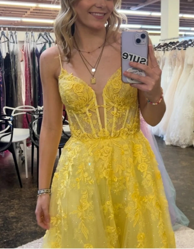 Luolandi Yellow Floral Spaghetti Straps A-line Long Prom Dress Charming Evening Dress with Appliques