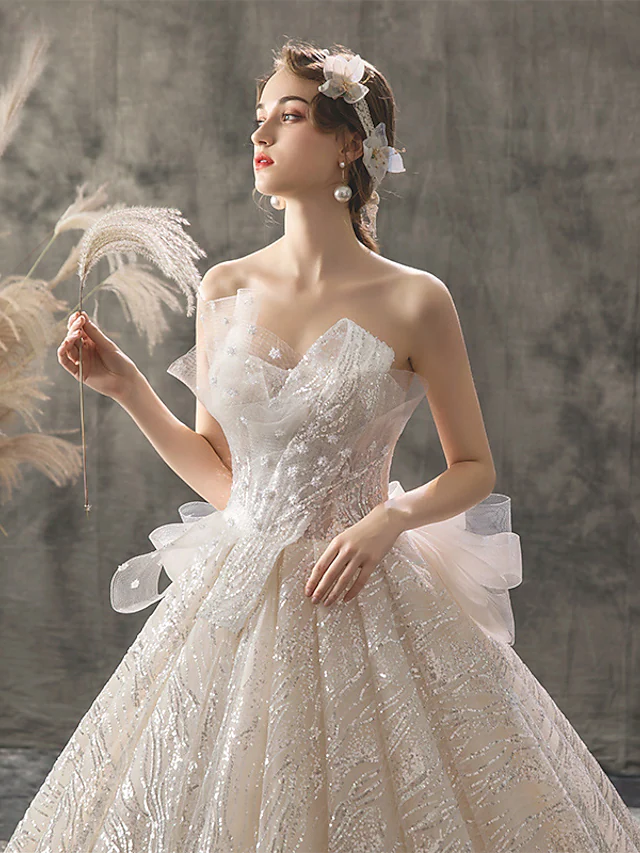 Luolandi Princess Ball Gown Wedding Dresses Strapless Chapel Train Lace Tulle Sequined Sleeveless Formal Luxurious Sparkle & Shine with Bow(s)