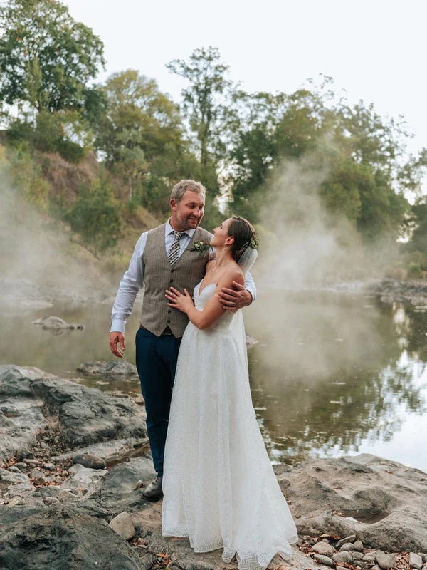 Luolandi Simple A-line Spaghetti Straps V-Neck Floor Length Wedding Dresses