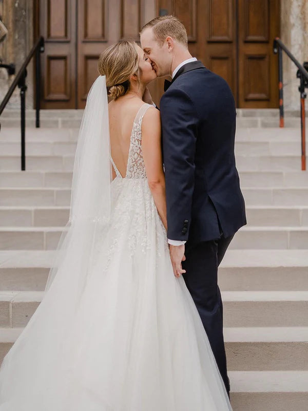 Luolandi Fabulous V-neck A-line Backless Wedding Dresses With Appliques Tulle Gowns Elegant