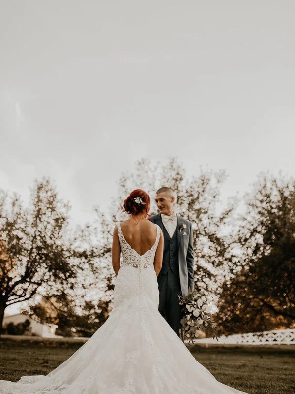 Luolandi Elegant V-Neck Lace Beaded Mermaid Wedding Dress with Chapel Trian Floor Length