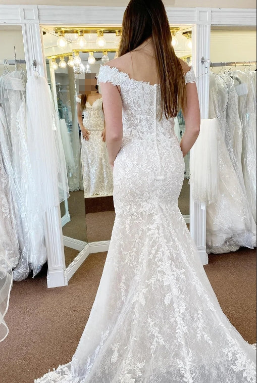 Luolandi Exquisite Off-The-Shoulder Long Lace Mermaid Wedding Dress Floor Length with Appliques Elegant