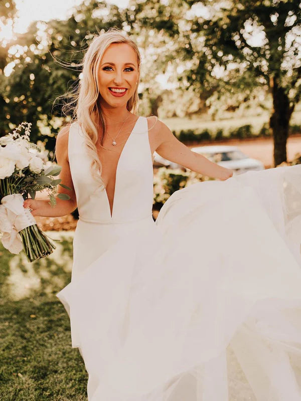 Luolandi Elegant V-Neck Backless Tulle Sleeveless A-line Chapel Train Wedding Dresses Sexy