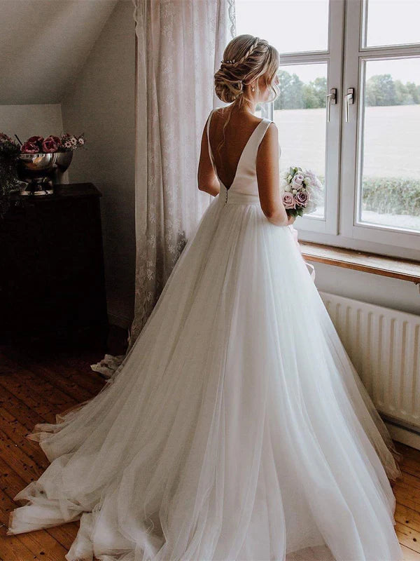 Luolandi Exquisite Bateau Tulle Wedding Dresses Backless A-line Gowns Simple Floor Length With Bow