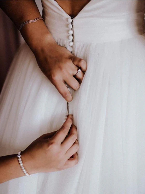 Luolandi Exquisite Bateau Tulle Wedding Dresses Backless A-line Gowns Simple Floor Length With Bow