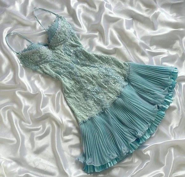 Luolandi Chic A Line Spaghetti Straps Sleeveless Short Prom Dress Charming Homecoming Dress Sweetheart Graduation Dress