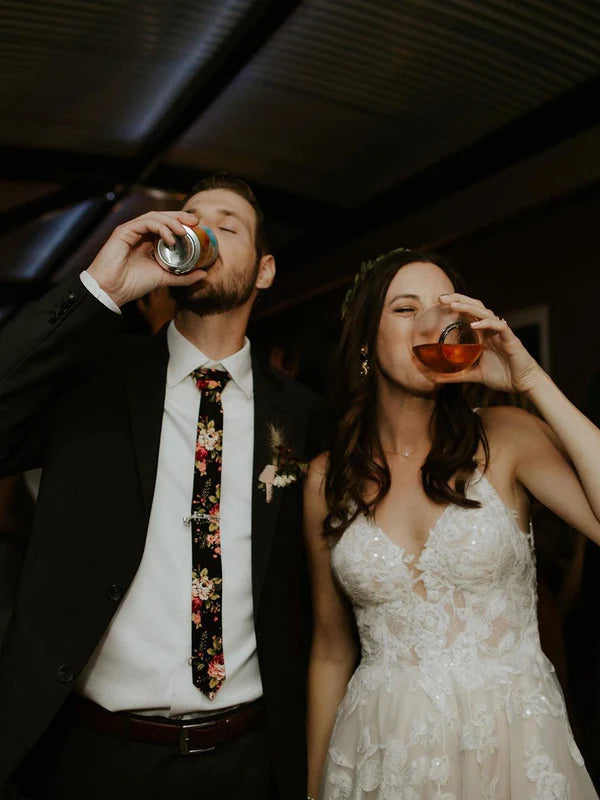 Luolandi Elegant Appliqued Spaghetti Straps V-Neck Backless A-line Wedding Dresses Beautiful