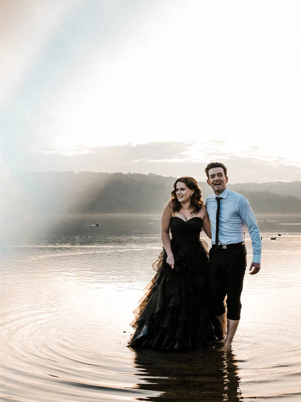 Luolandi Unique Sweetheart Black Wedding Dresses Tulle Tiered A-line Bridal Gown Off Shoulder Charming