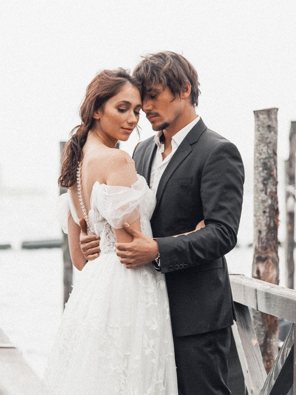 Luolandi Delicate Appliques Tulle Modified Sweetheart Neckline Wedding Dresses Charming Bridal Gown