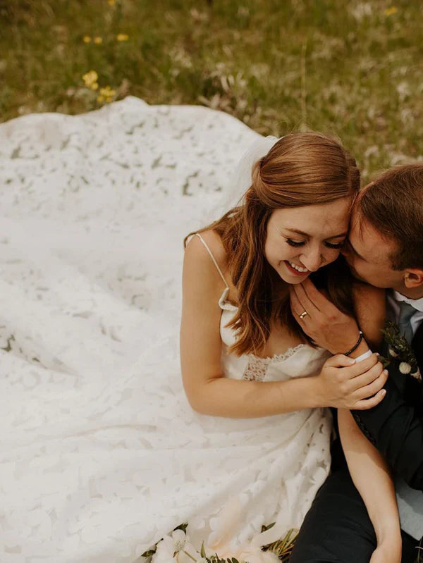 Luolandi Unique Spaghetti Straps Lace Wedding Dresses A-line V-Neck Bridal Gowns Elegant