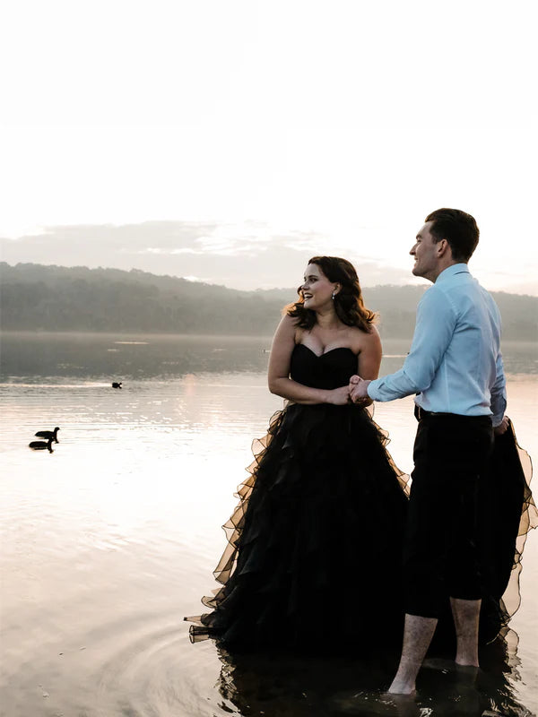 Luolandi Unique Sweetheart Black Wedding Dresses Tulle Tiered A-line Bridal Gown Off Shoulder Charming