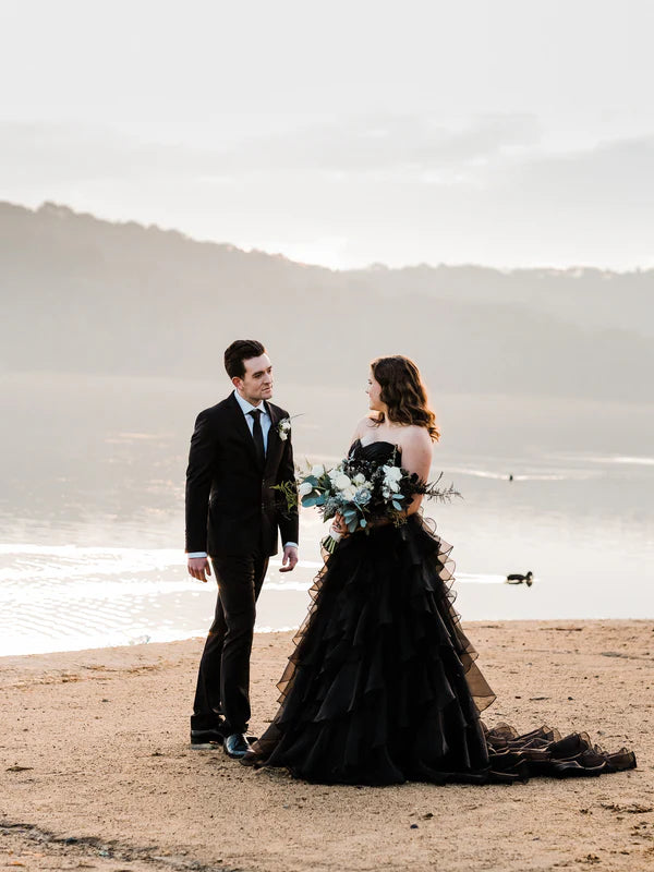 Luolandi Unique Sweetheart Black Wedding Dresses Tulle Tiered A-line Bridal Gown Off Shoulder Charming