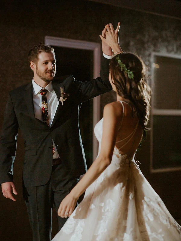 Luolandi Elegant Appliqued Spaghetti Straps V-Neck Backless A-line Wedding Dresses Beautiful