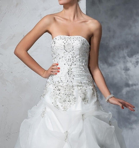 Luolandi Ball Gown Strapless Beading Sleeveless Long Wedding Dresses Elegant Bridal Gown