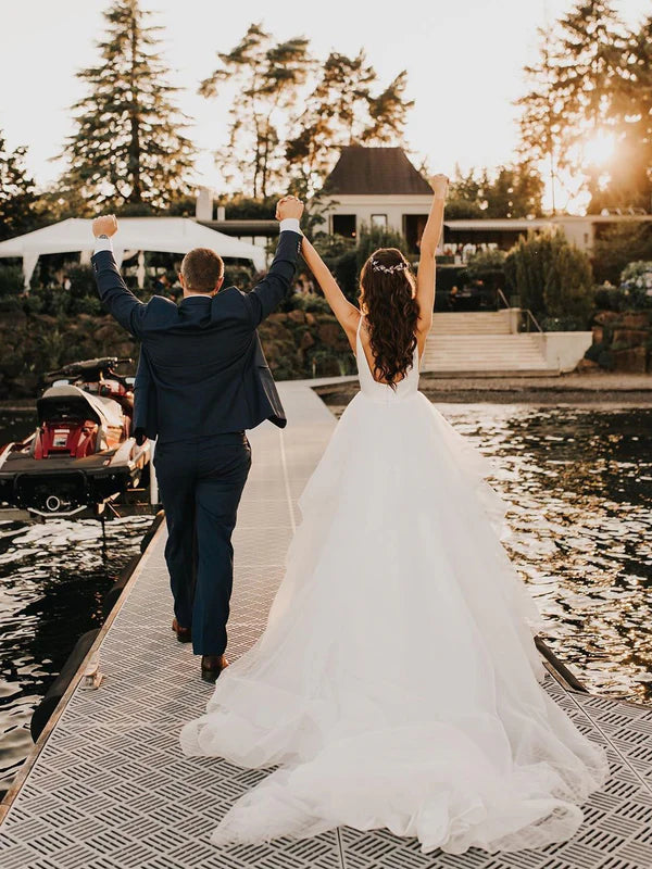 Luolandi Elegant V-Neck Backless Tulle Spaghetti Straps Ball Gown Chapel Train Wedding Dresses Beautiful