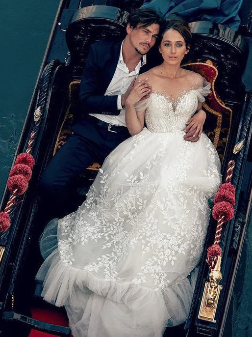 Luolandi Delicate Appliques Tulle Modified Sweetheart Neckline Wedding Dresses Charming Bridal Gown