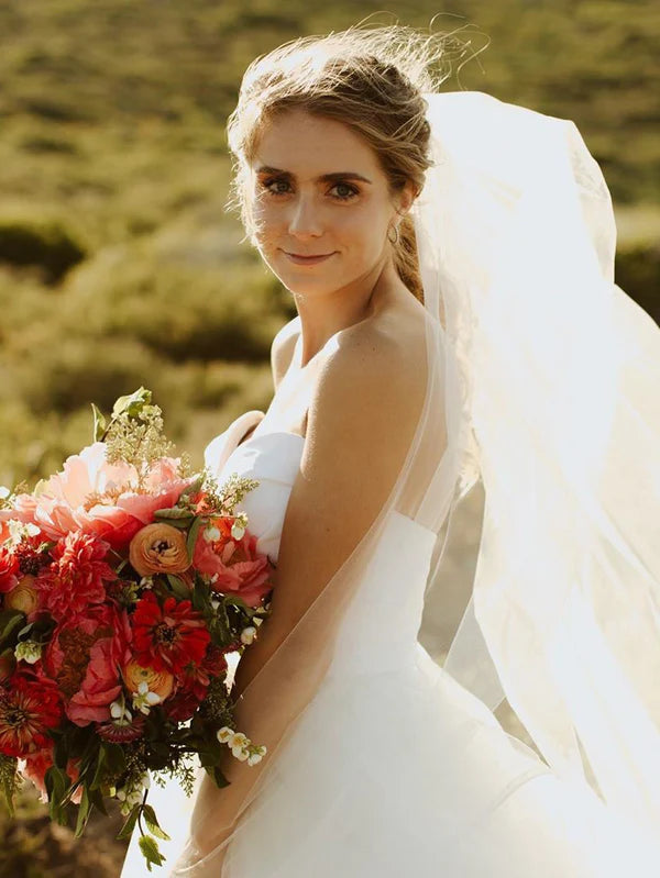 Luolandi Floaty Sweetheart Strapless A-line Bridal Dresses Appliqued Wedding Gowns Off Shoulder Sexy