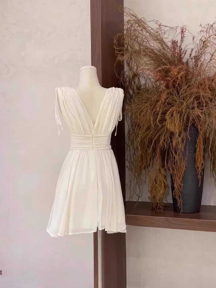 Luolandi Cute A Line V Neck Short Prom Dress Charming Homecoming Dress Lovely Graduation Dress Chic Birthday Party Dress