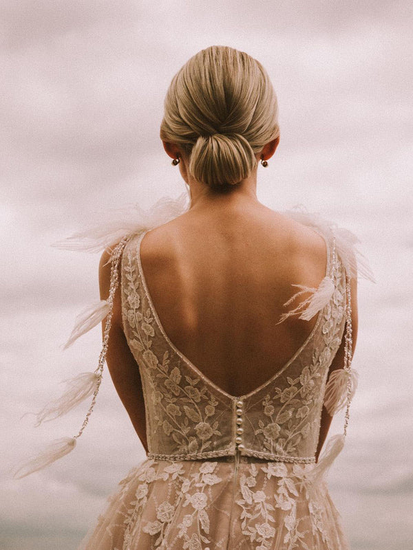 Luolandi Charming Spaghetti Straps A-line Wedding Dresses Lace Appliqued Gowns Elegant