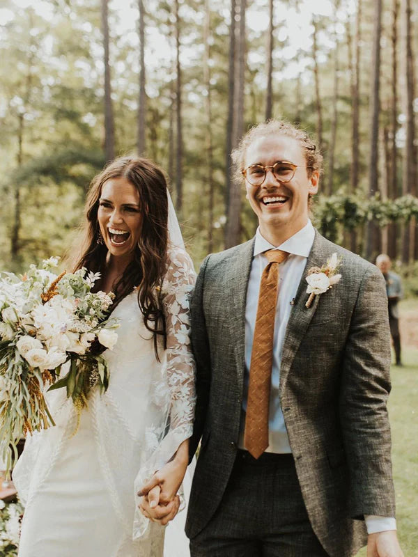 Luolandi Fabulous Longsleeves V-Neck Wedding Dresses Backless Sweep Train Bridal Gowns Elegant