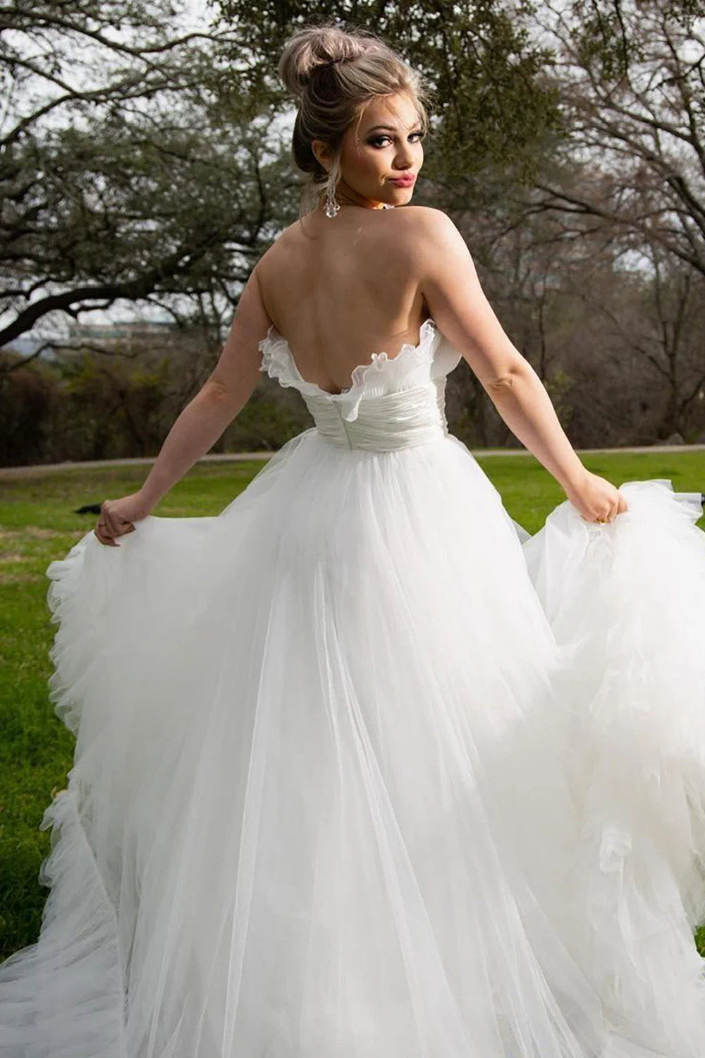Luolandi Charming A-Line Strapless Tulle Wedding Dress Floor Length Elegant Bridal Gown