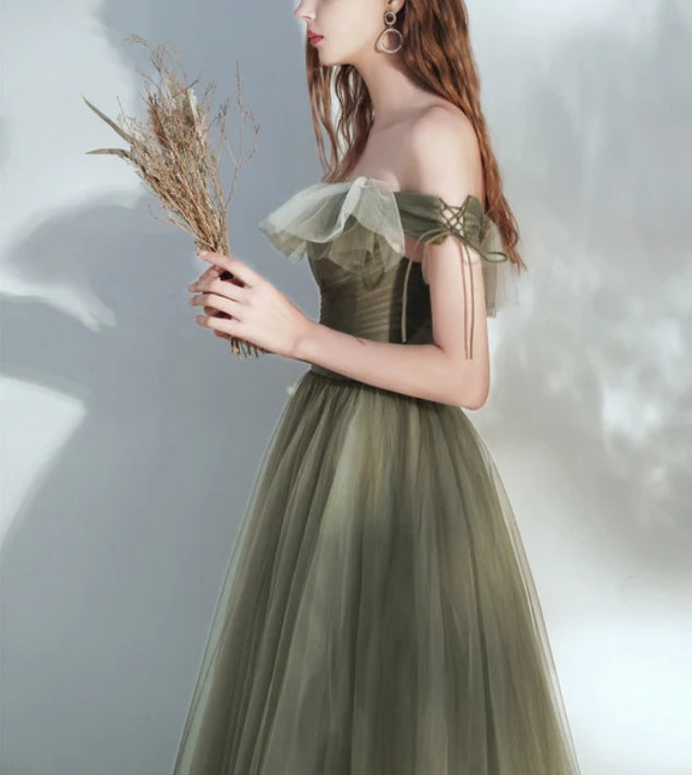 Luolandi Green Off Shoulder Tulle Long Junior Prom Dress Floor Length Party Dress Elegant Evening Dress