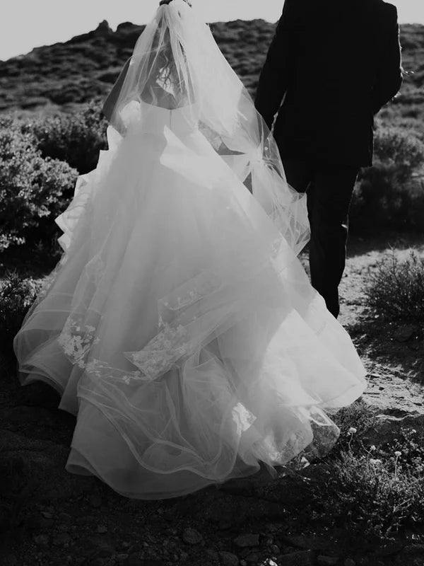 Luolandi Floaty Sweetheart Strapless A-line Bridal Dresses Appliqued Wedding Gowns Off Shoulder Sexy